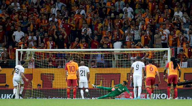 Galatasaray'da büyük isyan! Maç bitti, tansiyon yükseldi...