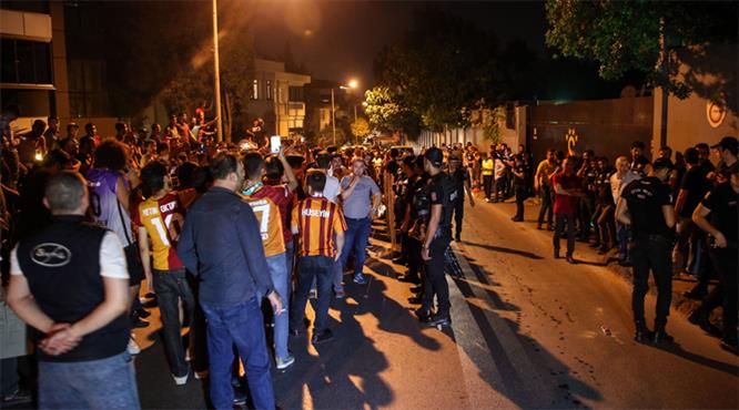 Florya'da isyan! Futbolcular tesislere gelmedi!