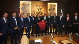 TFF'den Bakan Osman Aşkın Bak'a ziyaret