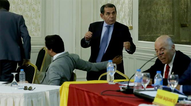 Galatasaray Divan Kurulu'nda gergin anlar