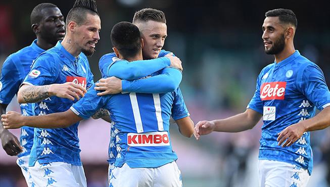 Napoli, Anfield'e güle oynaya gidiyor! (ÖZET)