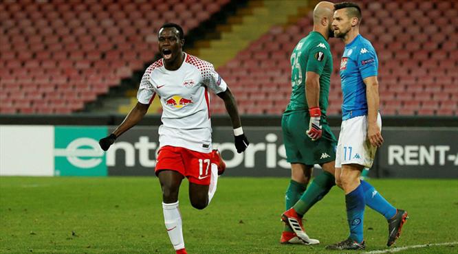 Bruma sahneye çıktı, Leipzig Napoli'yi evinde yıktı