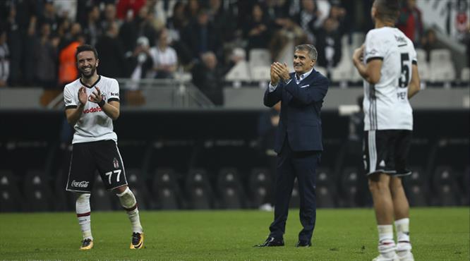 Şenol Güneş rekor için sahaya çıkacak