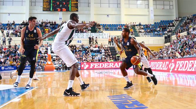 Fenerbahçe Doğuş zorlanmadan yarı finalde