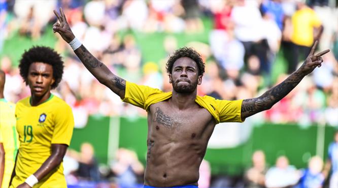 Neymar Brezilya tarihine adını kazıyor