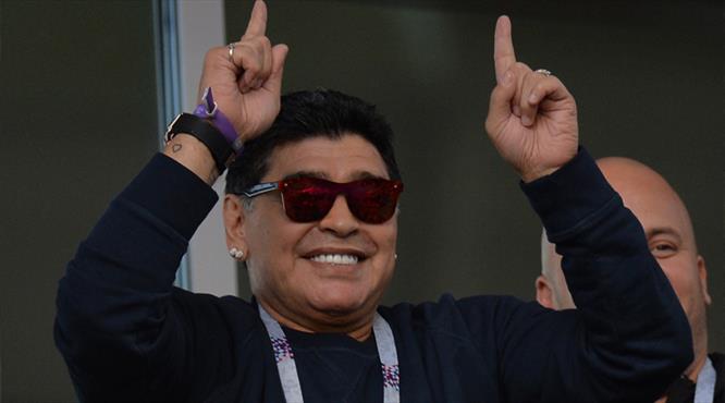 Maradona taraftarlardan özür diledi
