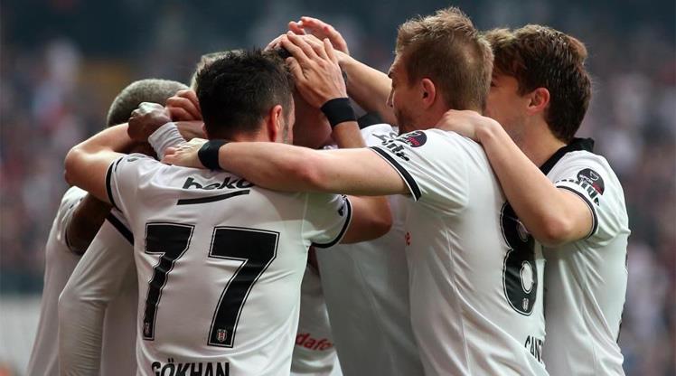 Söz Beşiktaş taraftarında! Derbiye nasıl bir kadro çıkmalı?