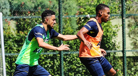 Fenerbahçe'de yeniler sahaya indi