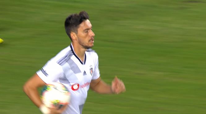 Umut Nayir oyuna girdi, golünü attı