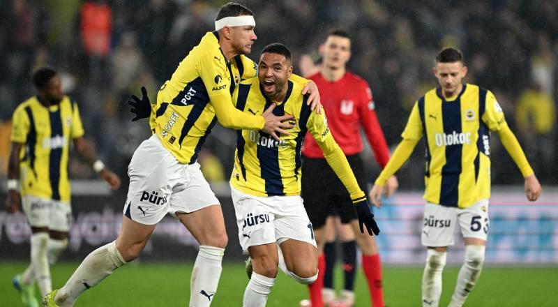 • İstanbul Başakşehir formasıyla bu sezon ligde Deniz Türüç ile birlikte en fazla asist yapan isim olan Olivier Kemen (4), Süper Lig kariyerinde daha fazla gol pası veridiği bir sezon geçirmedi (4; 2022/23 ile eşit).