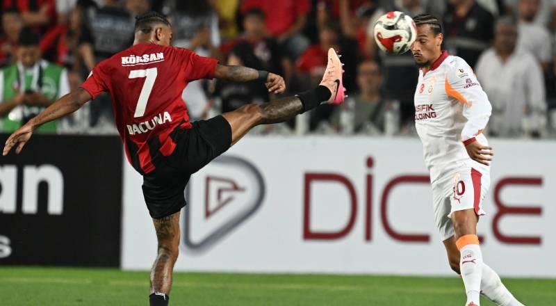 • Okan Buruk yönetiminde Gaziantep FK ile oynadığı altı Süper Lig maçının tamamını kazanan Galatasaray (hükmen sonuçlar hariç), bu karşılaşmalarda toplam 14 gol attı. • Okan Buruk yönetiminde Gaziantep FK ile oynadığı altı Süper Lig maçının tamamını kazanan Galatasaray (hükmen sonuçlar hariç), bu karşılaşmalarda toplam 14 gol attı.