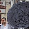 Siyah çelenkli protesto!