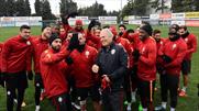 Galatasaraylı oyunculardan Soysal'a jest