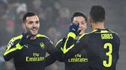 Perez şov yaptı, Arsenal lider çıktı!