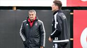 Beşiktaş, Rizespor ve Trabzonspor maçlarını kazanarak liderliği almak istiyor