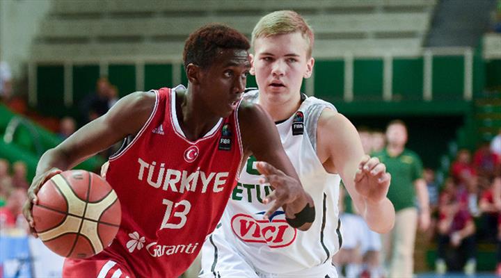 Sudan asıllı Mustafa forma bekliyor!