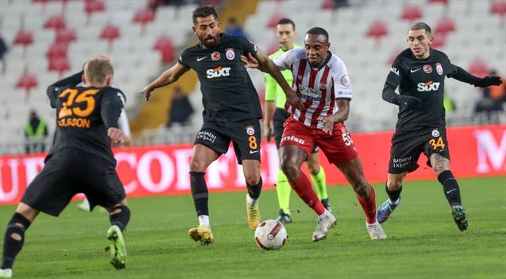 Galatasaray'a zirve yolunda çelme! İşte goller ve yaşananlar