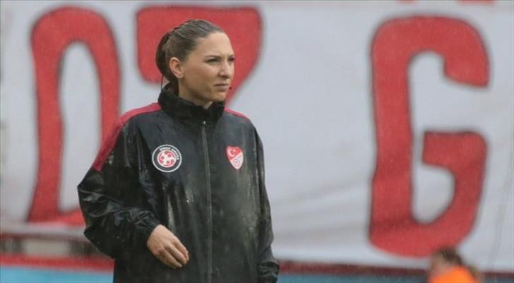 UEFA'dan hakem Gamze Durmuş Pakkan'a görev