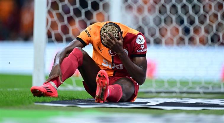 Galatasaray a Osimhen den kötü haber Maça devam edemedi