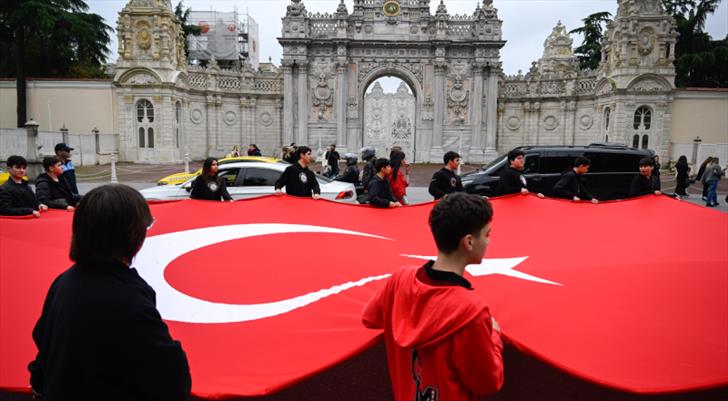 Beşiktaş'ta Cumhuriyet yürüyüşü yapıldı
