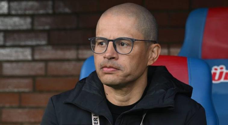 Alex de Souza yeni takımına resmi imzayı attı!