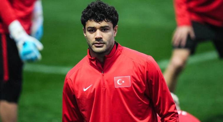 Ozan Kabak imzayı atıyor! Anlaşma yakın...