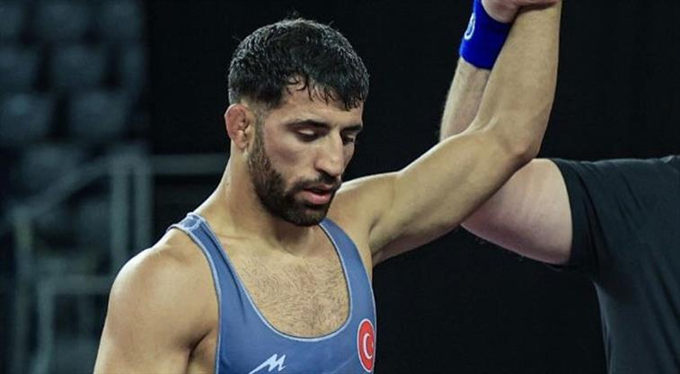 Murat Fırat, Avrupa Güreş Şampiyonası'nda finale çıktı