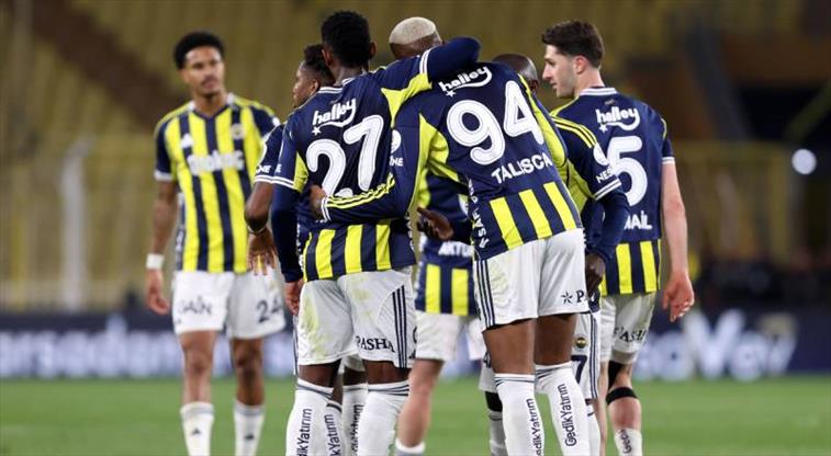 Fenerbahçe'den dünyaca ünlü santrfor hamlesi! Flaş iddia