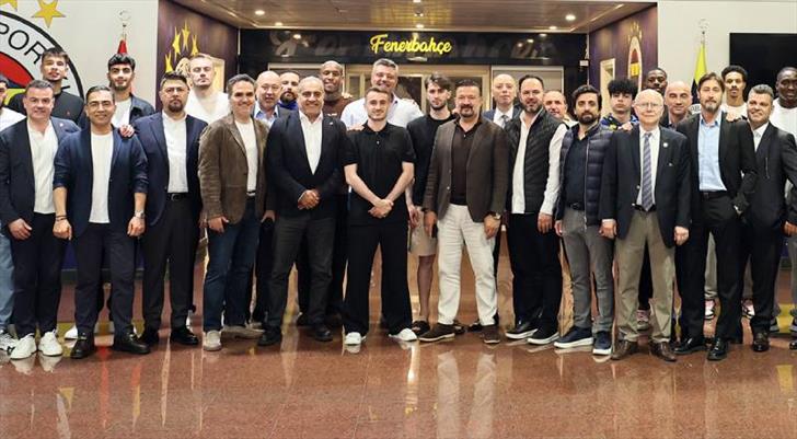 Sadettin Saran, Fenerbahçeli oyuncularla bir araya geldi!
