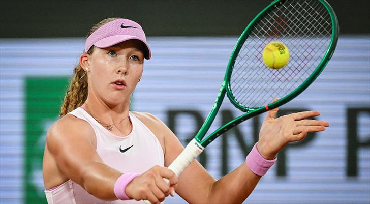 Andreeva ve Kostyuk, Fransa Açık'ta yarı finale kaldı