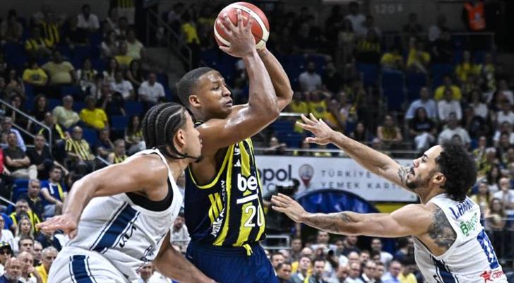 Fenerbahçe Beko, 18 sayı geriden gelerek kazandı!