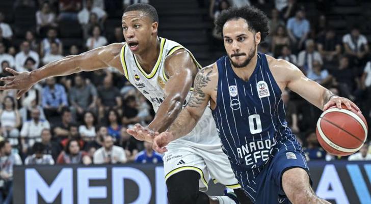 Anadolu Efes, nefes kesen maçtan galip çıktı! Seride durum 2-1