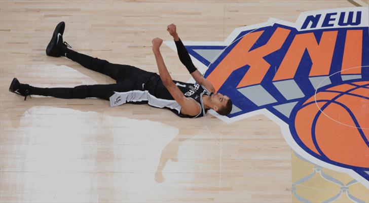 Spurs deplasmanda Knicks'i devirdi, seride durum 2-1 oldu