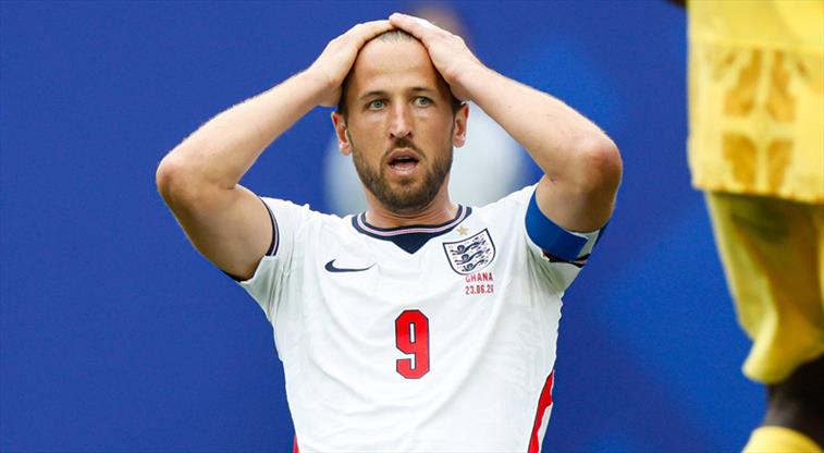 Harry Kane kaçırdığı golle yıkıldı: Rekor fırsatını tepti
