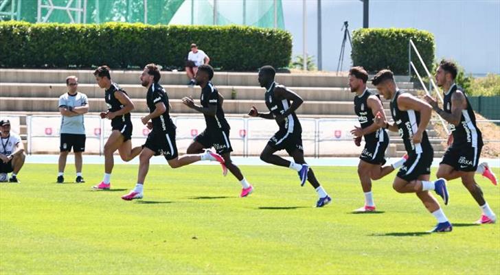 Beşiktaş'ta yeni sezon hazırlıkları sürüyor