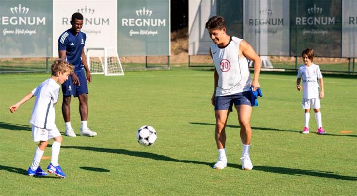 Arda Güler, Antalya'da çocuklarla antrenmanda yaptı