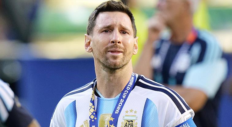 Tarihi anlar! Lionel Messi gözyaşlarını tutamadı