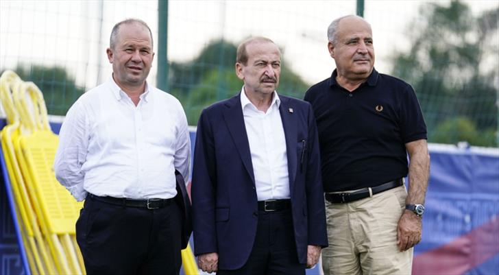 "Sol açık veya sol stoper almayı düşünüyoruz"