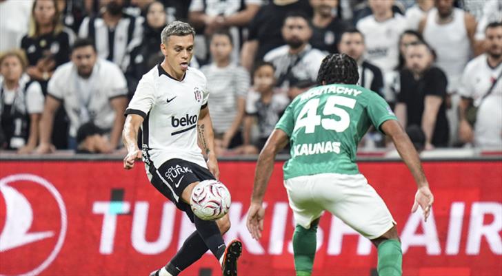 Beşiktaş'a sakatlık şoku! Yeni transfer oyuna devam edemedi